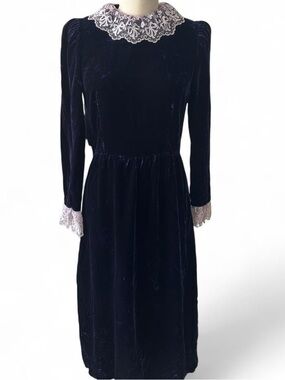 Vintage Velvet Dress with Lace Collar - purple